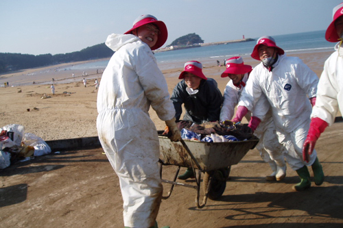 검은 바다를 하얀 희망으로!